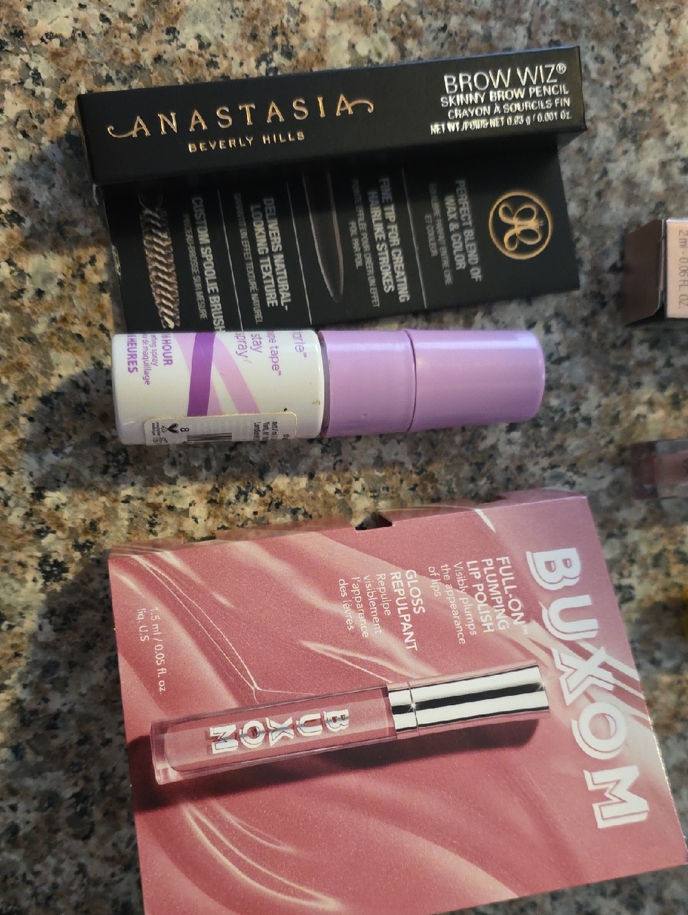 Makeup Sample Set - Picture 2 of 3